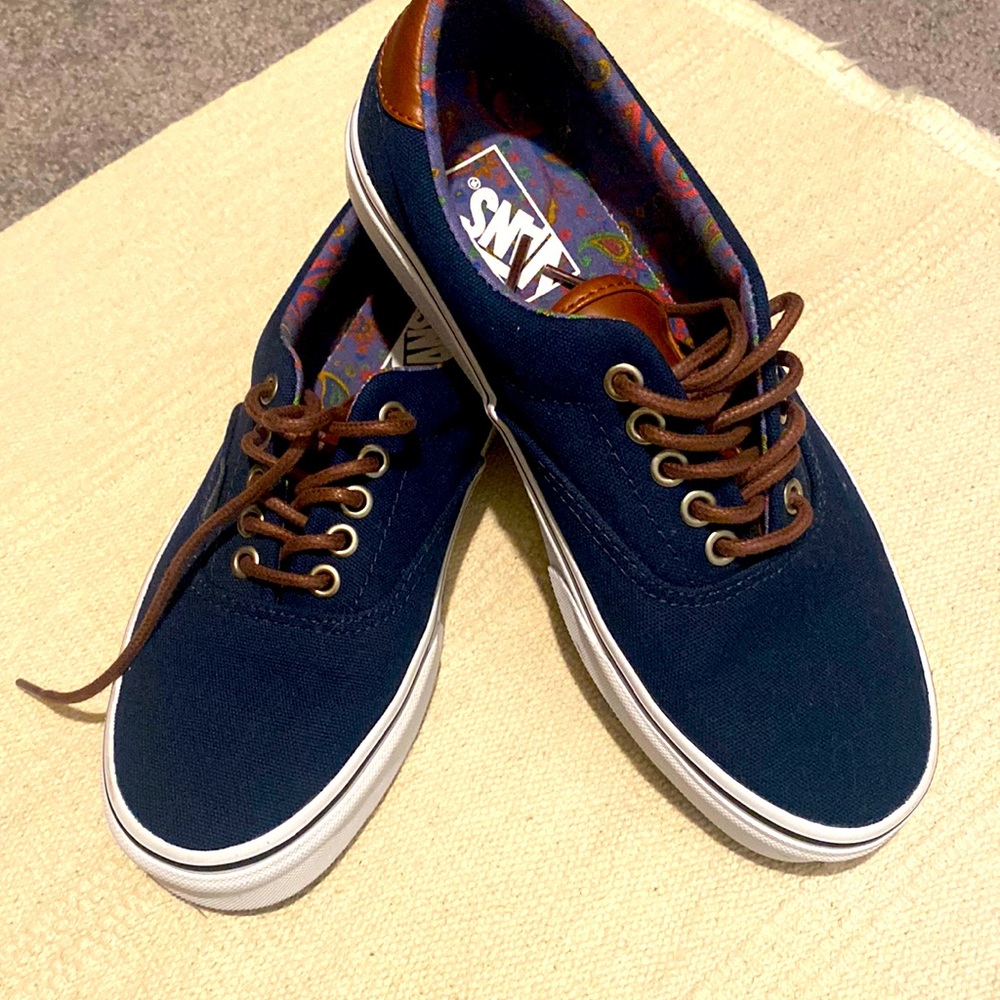 Brand new vans lace up shoes never worn
